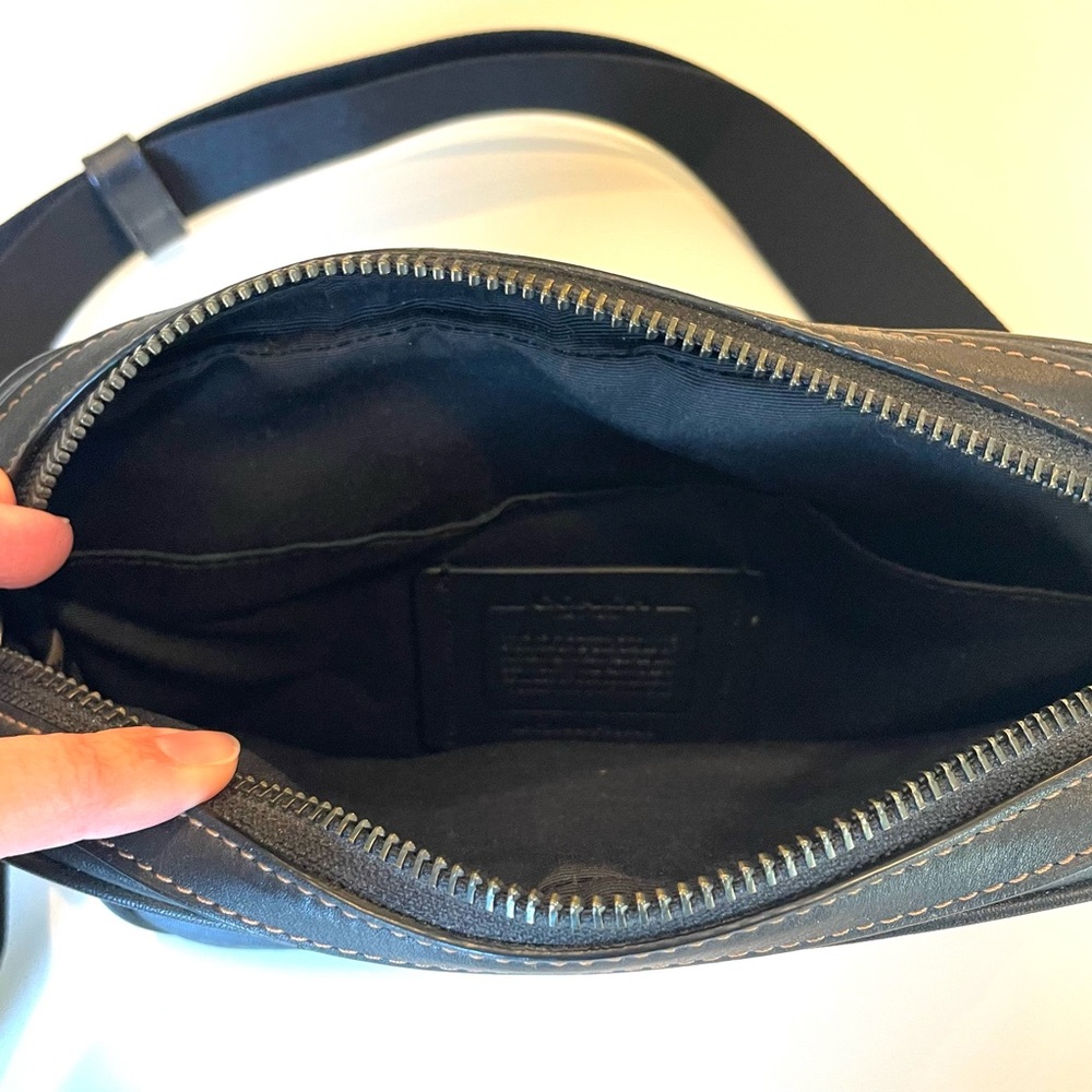 Coach black leather crossbody bag - Picture 4 of 7